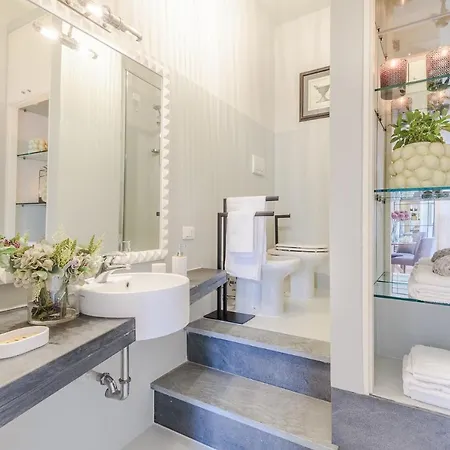 Buccellato: A Fresh Lavish Penthouse Inside The Wa * Lucca